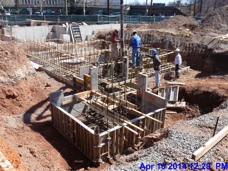 Pouring Concrete at footings Elev. 7-Stair -4,5 Facing South-East (800x600)